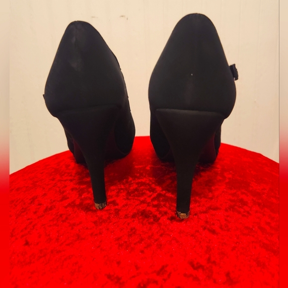 Y•not? Heels - Picture 3 of 4